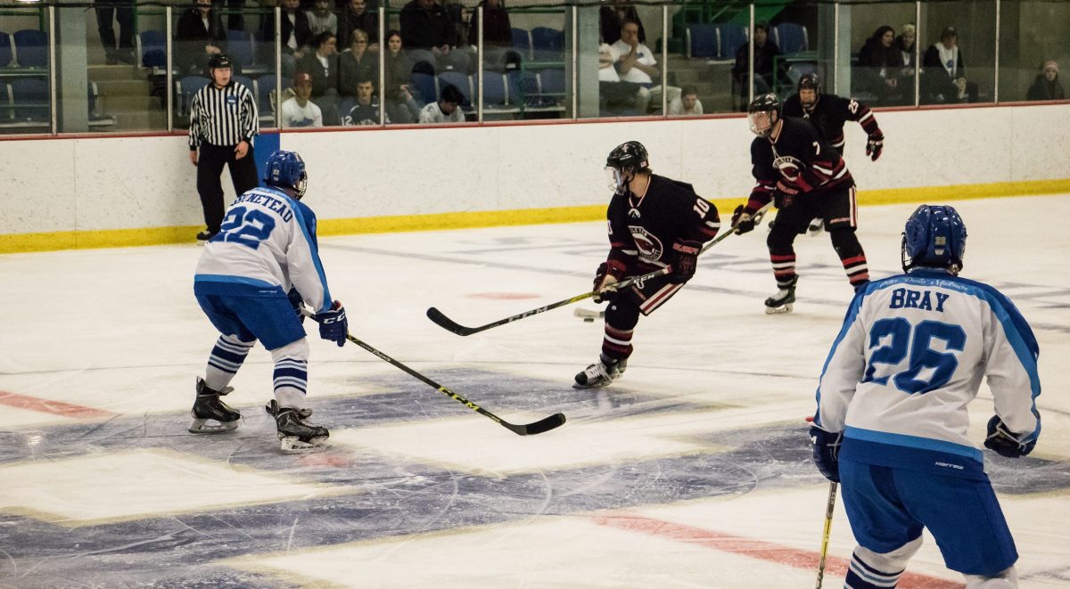 Men&#8217;s hockey wins championship at 2017 Skidmore Thanksgiving Invitational