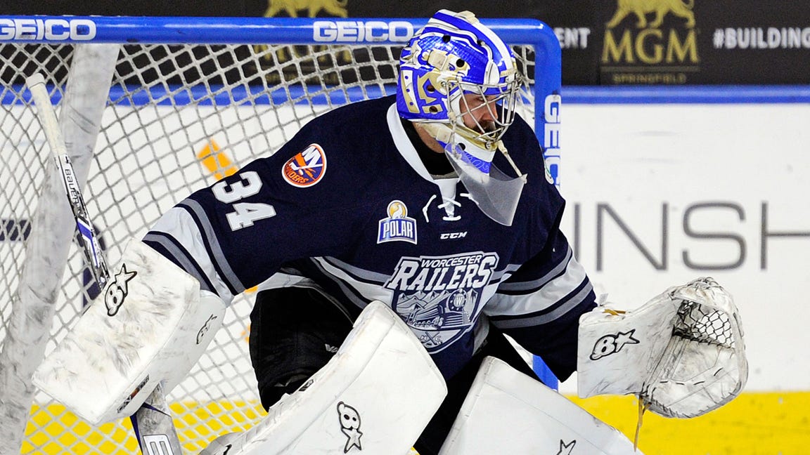 Evan Buitenhuis &#8217;18 signs to AHL affiliate of New York Islanders