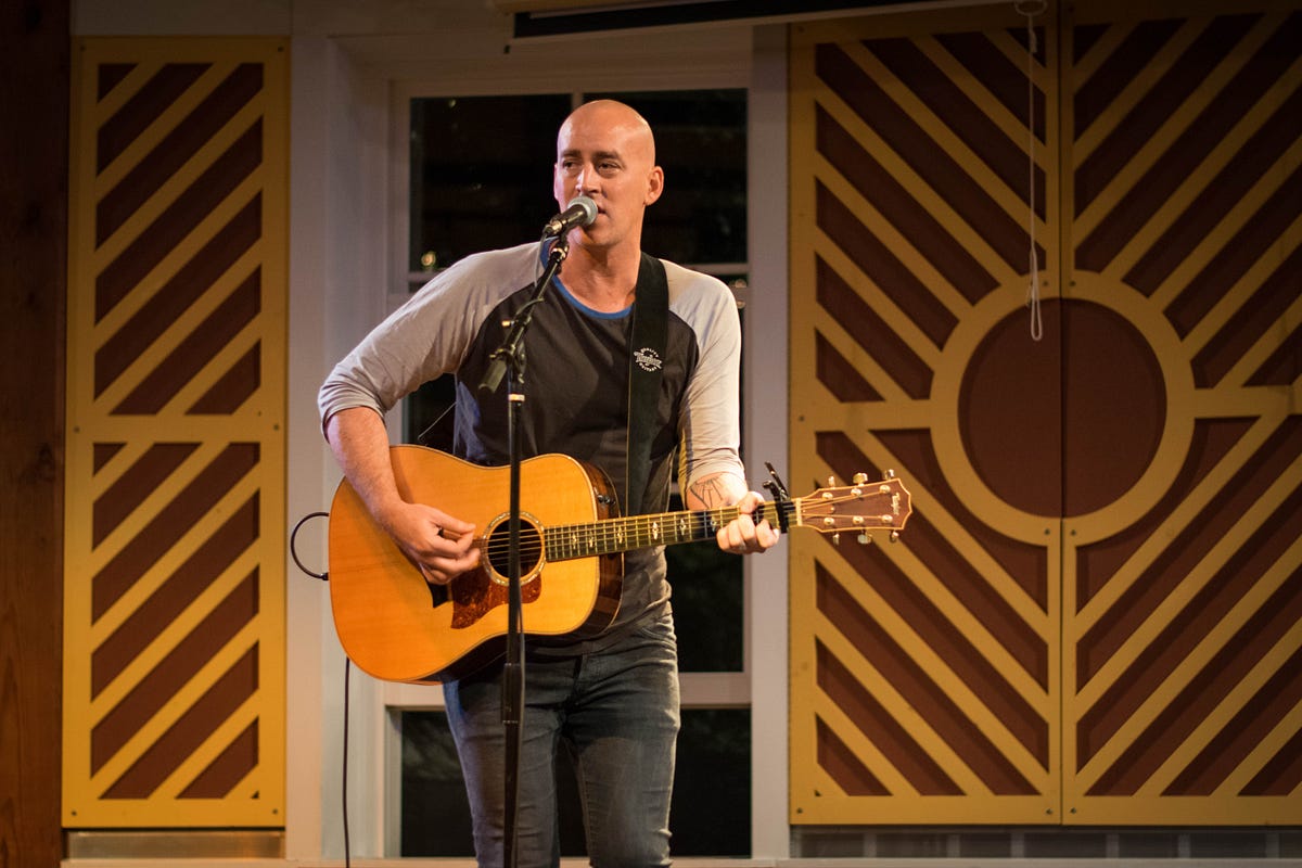 Acoustic Coffeehouse features Tyrone Wells