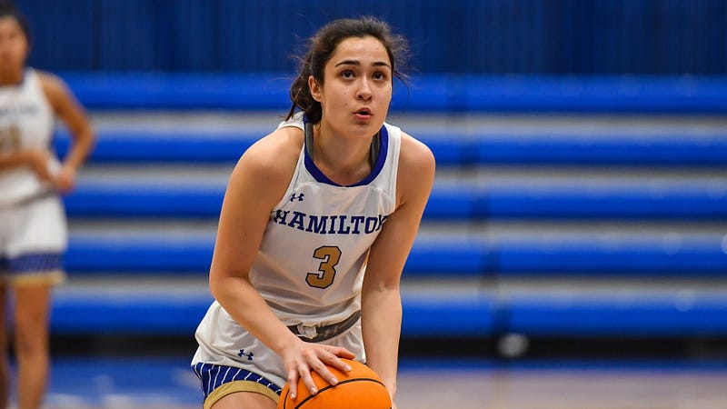 Women&#8217;s basketball narrowly beats Amherst