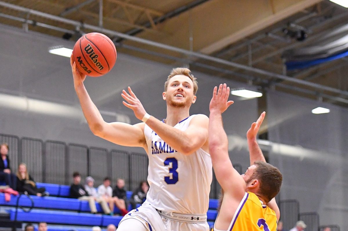 Men&#8217;s basketball splits weekend against Maine NESCAC rivals