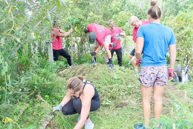 Make a Difference Day sees large community turnout for service projects