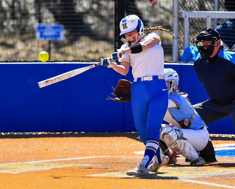 Softball has exciting weekend, goes 2&#8211;2